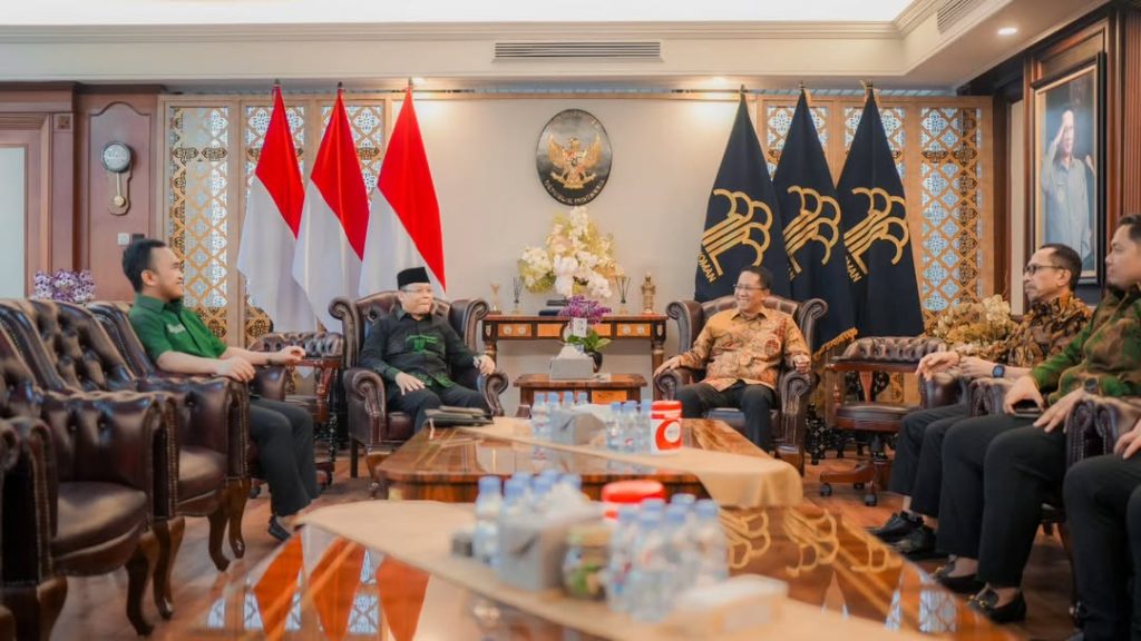 Menteri Hukum RI, Supratman Andi Agtas, saat bertemu dua kubu PPP yang berseteru.