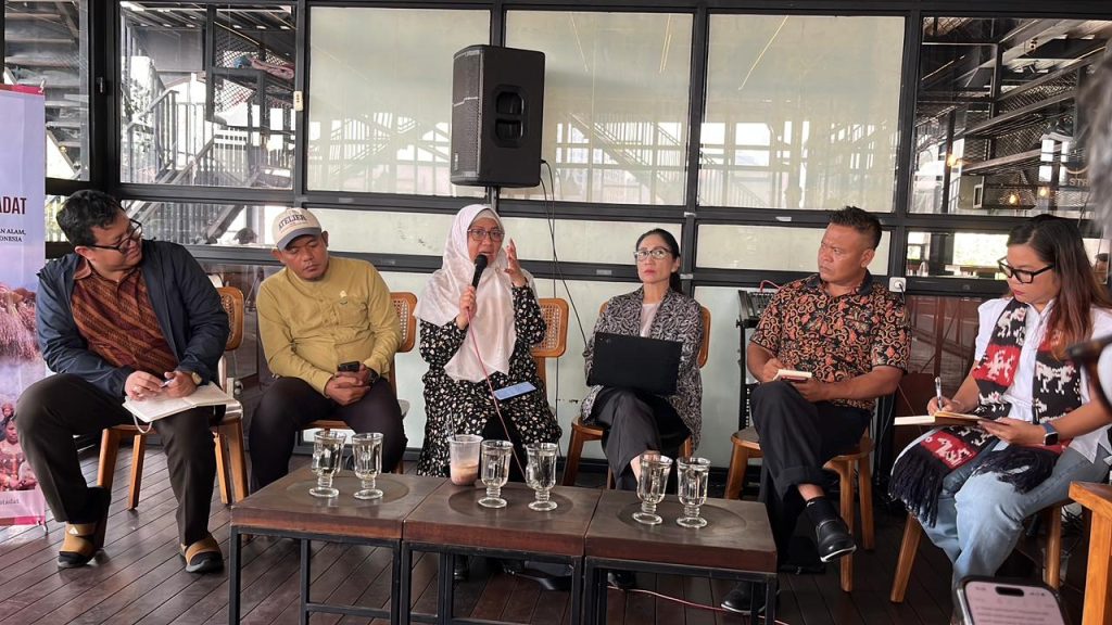 Diskusi Publik bertajuk “Ekonomi Kerakyatan dan Pengakuan Masyarakat Adat” yang diselenggarakan oleh Koalisi Kawal RUU Masyarakat Adat di SleepLess Owl, Jakarta Selatan, pada Rabu (8/10).