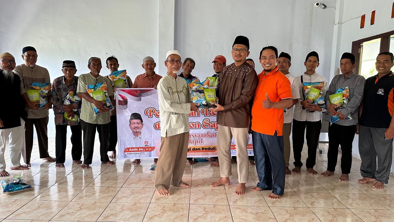 Amin Ak (Kedua dari kanan)