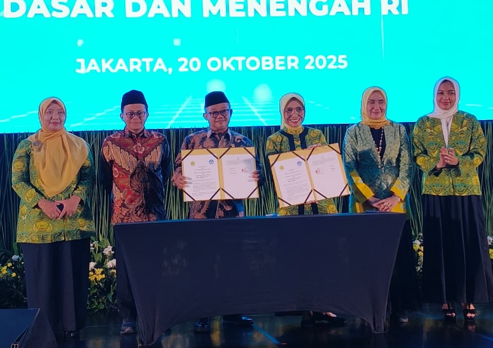 Penandatanganan MOU antara Pengajian Al Hidayah dan Kementerian Pendidikan Dasar dan Menengah, Senin (20/10/2025)