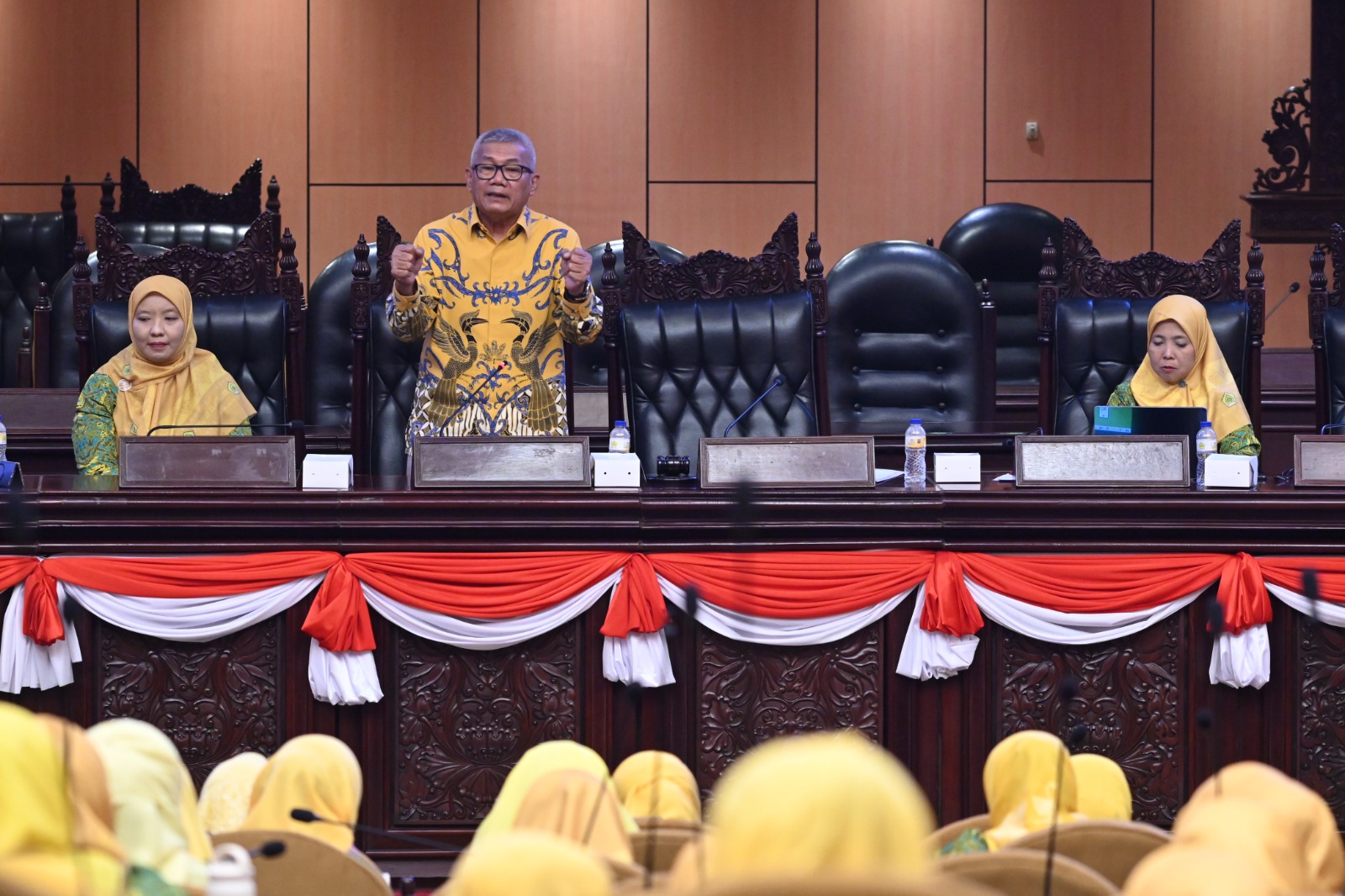 Wakil Ketua Badan Sosialisasi MPR RI, Agun Gunandjar (tengah)