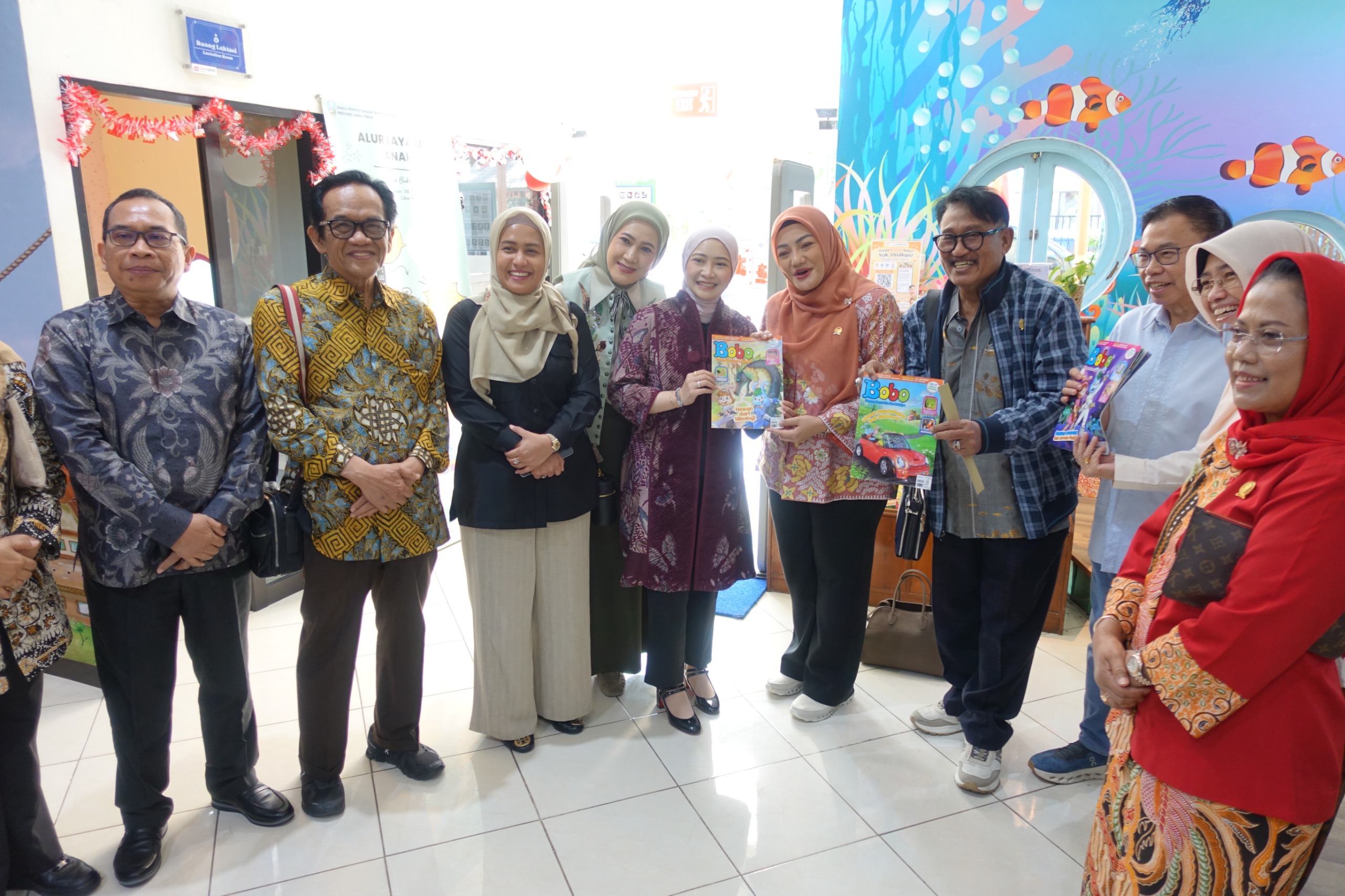 Adela Kanasya (keenam dari kiri) saat Kunjungan Kerja Spesifik di Jawa Timur, Kamis (20/08)