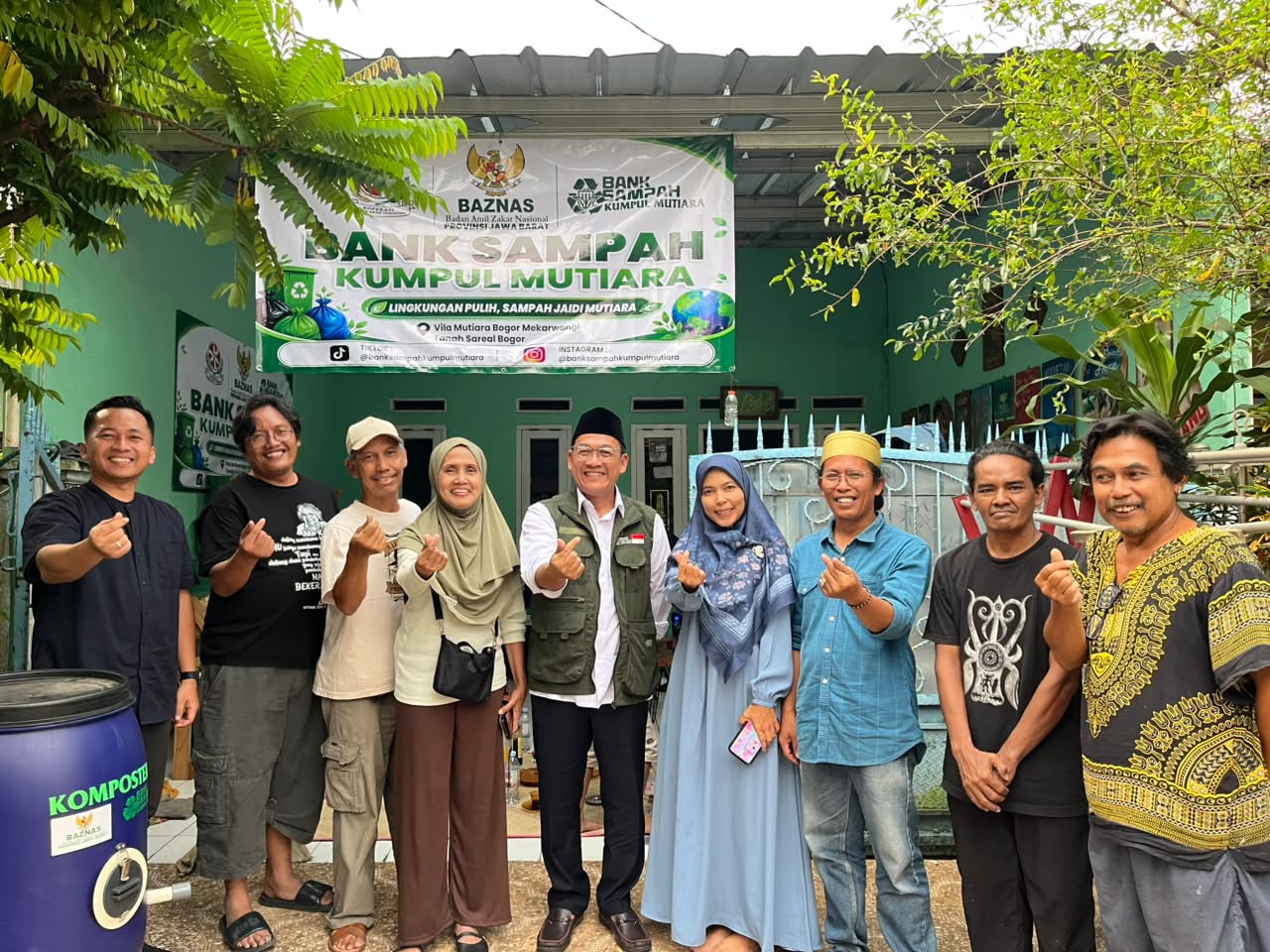 Pengurus Bank Sampah Kumpul Mutiara saat menerima kunjungan Wakil Ketua II Baznas Provinsi Jawa Barat, Zaky Hilmi, pada Rabu (3/06/2026)